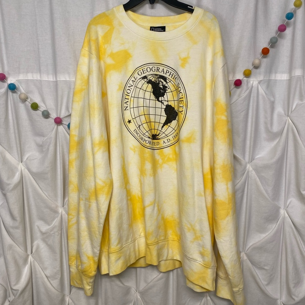 National Geographic crewneck sweatshirt